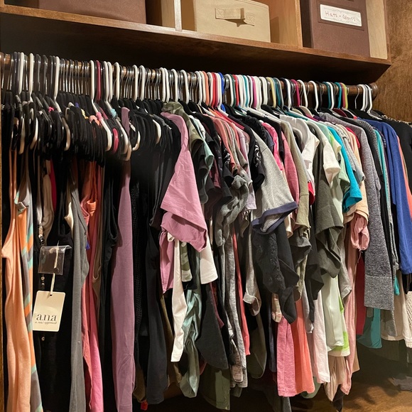 Meet your Posher, Nicole - Picture 5 of 5